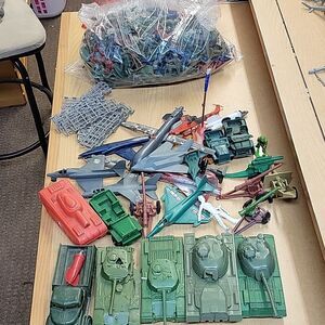 Lot of Vtg Plastic Army Men Toy Soldiers, Tanks, Jets, Jeeps, Fence.